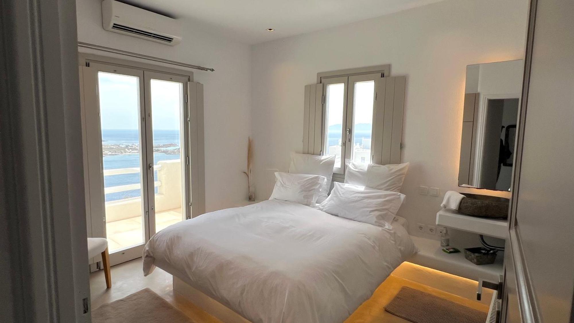 Psarou Summer Villa *